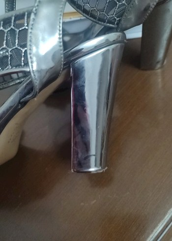 Gri Yılan Desenli Platform Topuklu Kadın Ayakkabı - Görsel 7