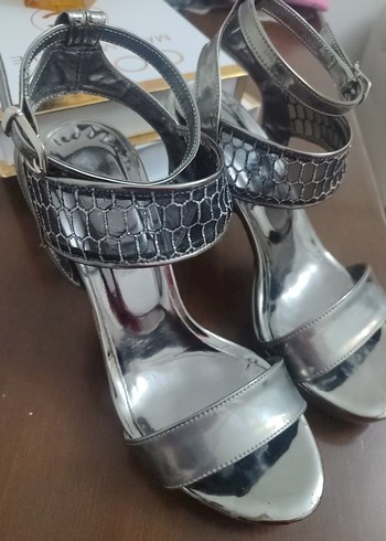 Gri Yılan Desenli Platform Topuklu Kadın Ayakkabı - Görsel 2