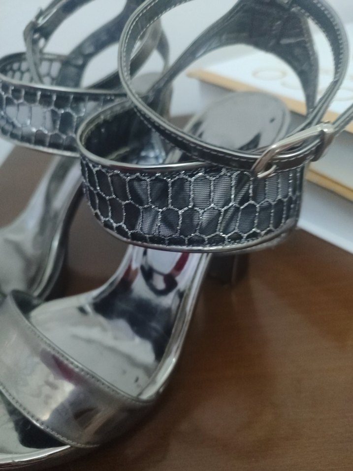 Gri Yılan Desenli Platform Topuklu Kadın Ayakkabı - Görsel 3