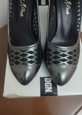 Gri Yılan Desenli Parlak Topuklu Kadın Ayakkabı - Görsel 2