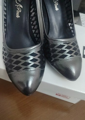 Gri Yılan Desenli Parlak Topuklu Kadın Ayakkabı - Görsel 8