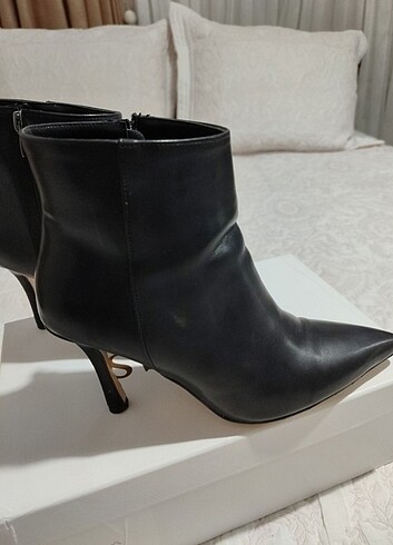 38 Beden siyah Renk NİŞANTAŞI SHOES SİYAH BOT 38 NUMARA