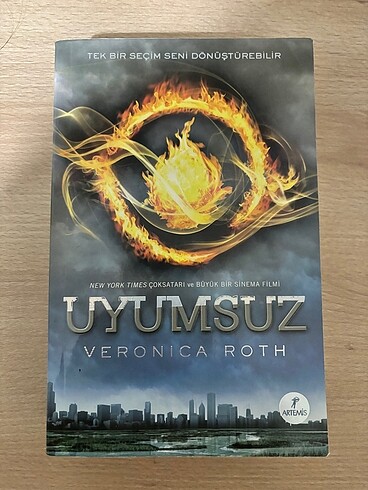 Uyumsuz Veronica Roth