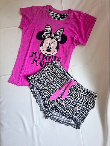 Pembe pijama takımı