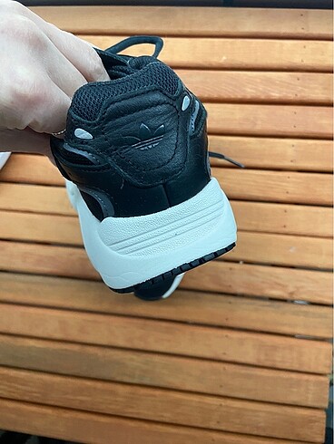 37,5 Beden Adidas spor ayakkabı