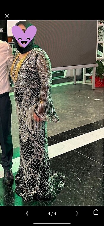 Taşlı gece elbisesi