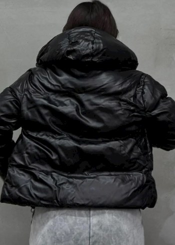 Siyah Kapüşonlu Kadın Kışlık Mont - Görsel 4