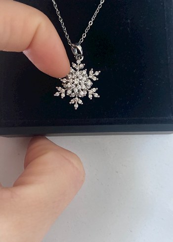 Mini Renkli Kar Tanesi Detaylı Zincir Kolye - Görsel 2