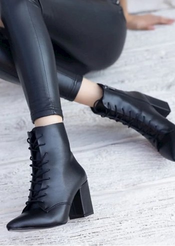 Siyah Deri Bağcıklı Stiletto Topuklu Bot - Görsel 2