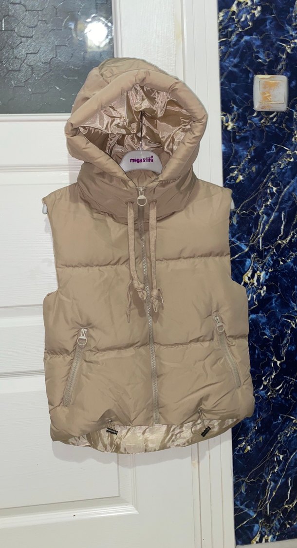 Bej Kısa Sıfır Kol Kapüşonlu Şişme Yelek - Görsel 4