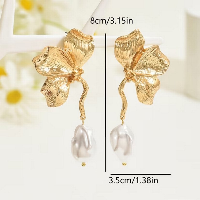 Altın Çiçek Motifli Uzun Boncuklu Küpe - Görsel 2