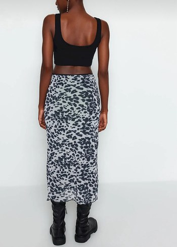 Trendyol & Milla Siyah Gri Leopar Desenli Midi Etek