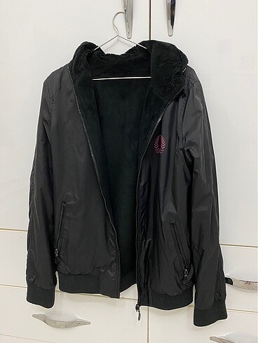 Zara Mont