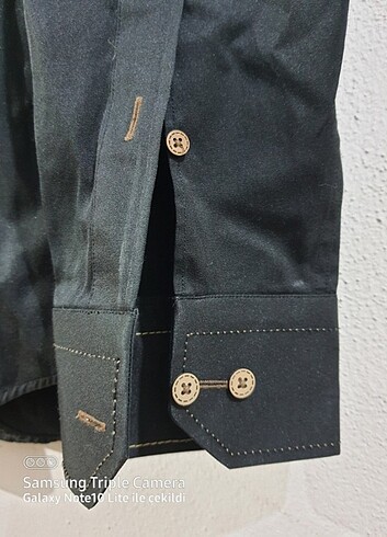 xxl Beden Slim fit gomlek esim en fazla 5 defa giymistir kilo alinca giy