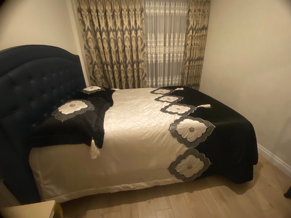 Nakışlı Beyaz ve Siyah Yatak Örtüsü - Görsel 5