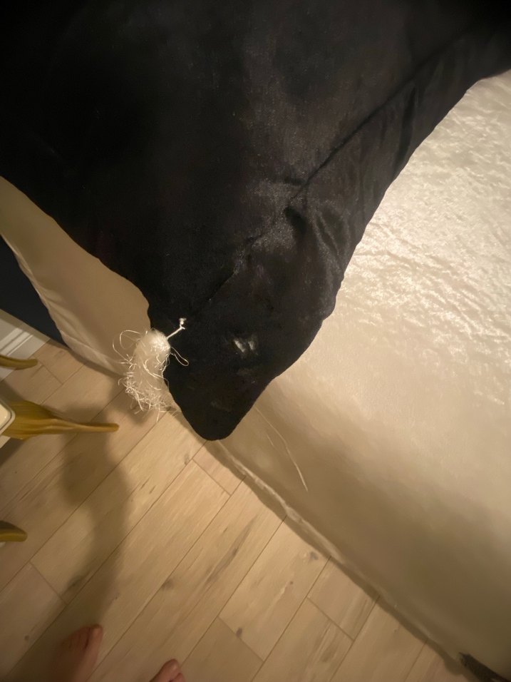 Nakışlı Beyaz ve Siyah Yatak Örtüsü - Görsel 3