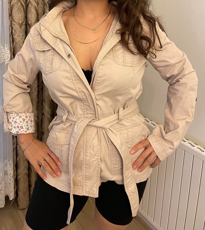 Kemerli Bej Kısa Kesim Kadın Trençkot - Görsel 2