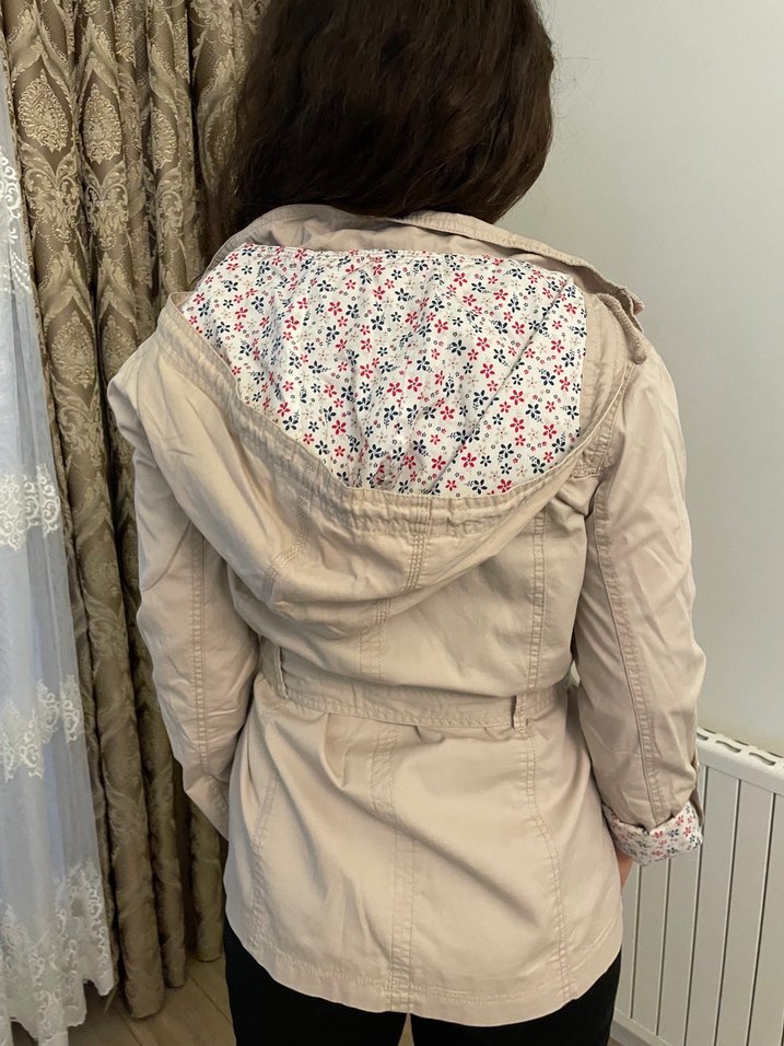 Kemerli Bej Kısa Kesim Kadın Trençkot - Görsel 3