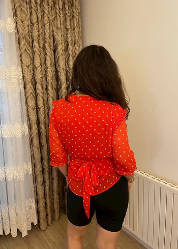 Kırmızı Puantiyeli V Yaka Kuşaklı Bluz - Görsel 3