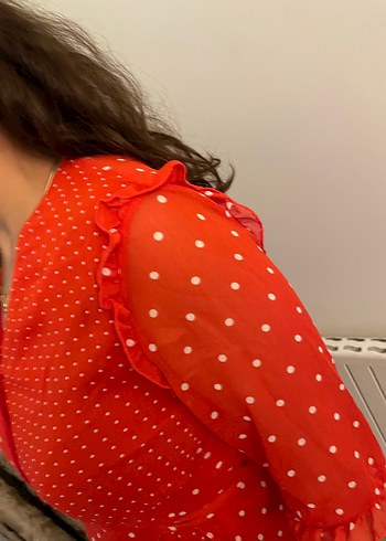 Kırmızı Puantiyeli V Yaka Kuşaklı Bluz - Görsel 5