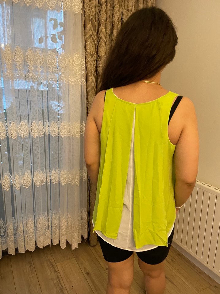 Sarı V Yaka Kolsuz Salaş Bluz - Görsel 4