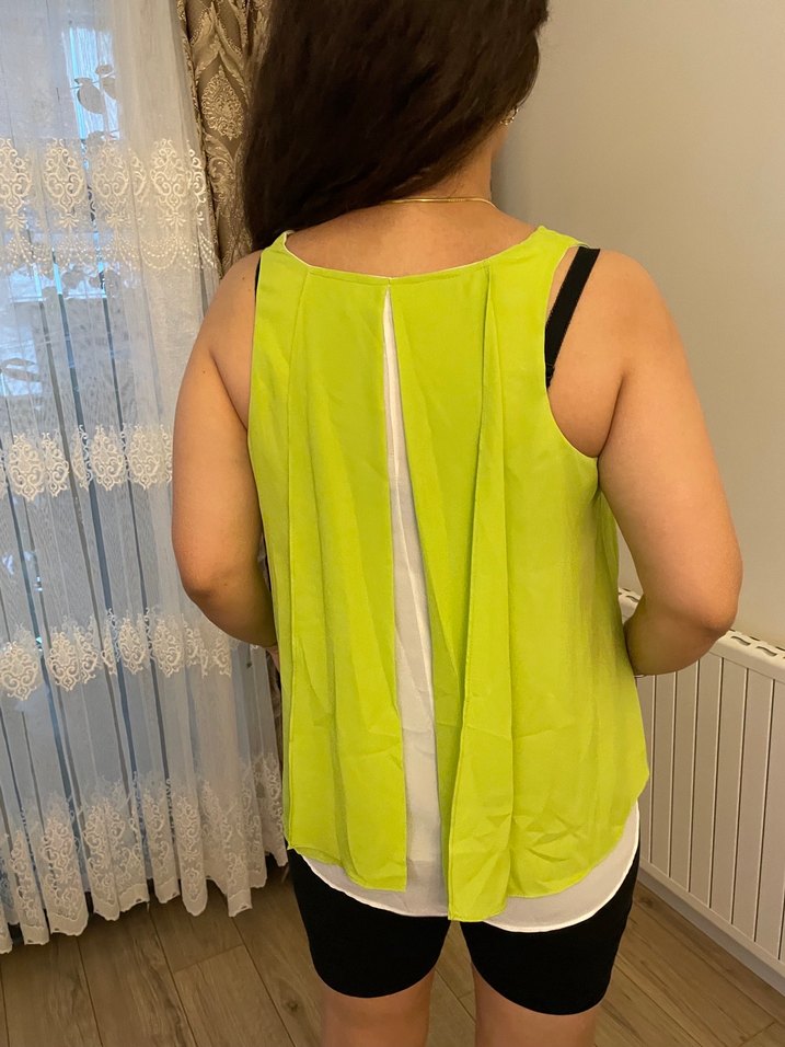 Sarı V Yaka Kolsuz Salaş Bluz - Görsel 3