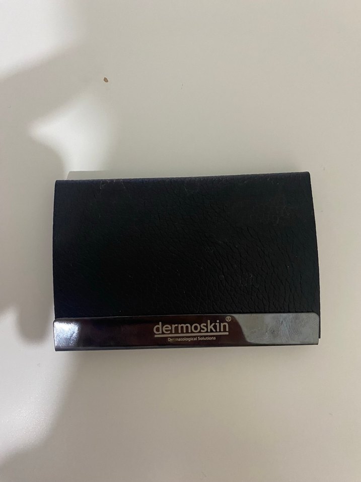 Parlak Siyah Minimalist  Kartlık - Görsel 3