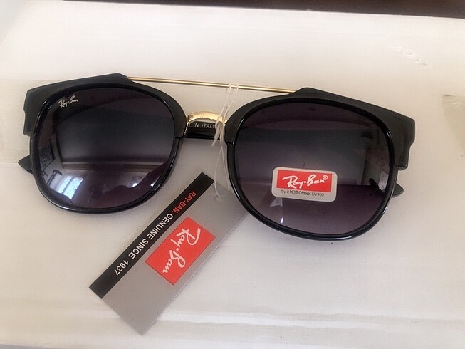 Ray-Ban güneş gözlüğü