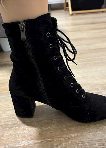 Kadın Siyah Bağcıklı Blok Topuk Bot - Görsel 3