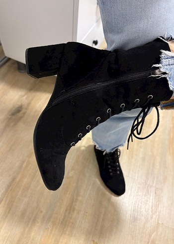 Kadın Siyah Bağcıklı Blok Topuk Bot - Görsel 2