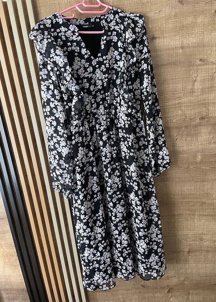 Çiçekli elbise - Görsel 3