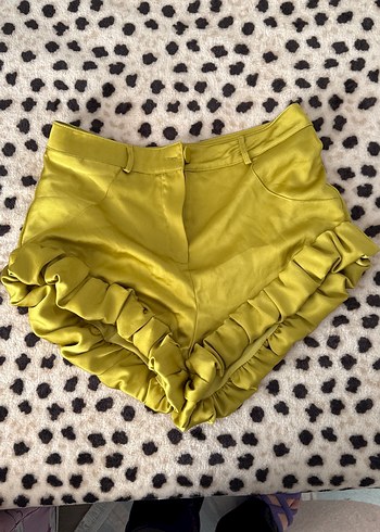 Sarı Parlak Mini Şort Fırfırlı - Görsel 2