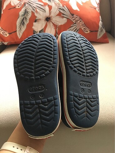C11 crocs