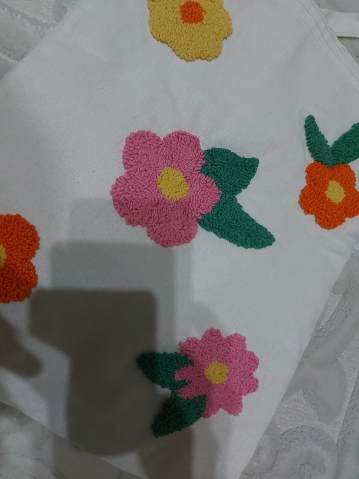 Çiçek Desenli Pastel Renkli punch işlemesi çanta ASTARLI - Görsel 4