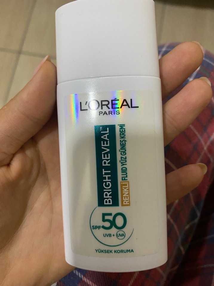L'Oréal Bright Reveal Renkli Güneş Kremi SPF 50 - Görsel 2