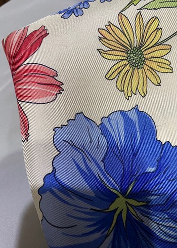 Çiçek desenli vakko özel seri yurt dışı eşarp - Görsel 4