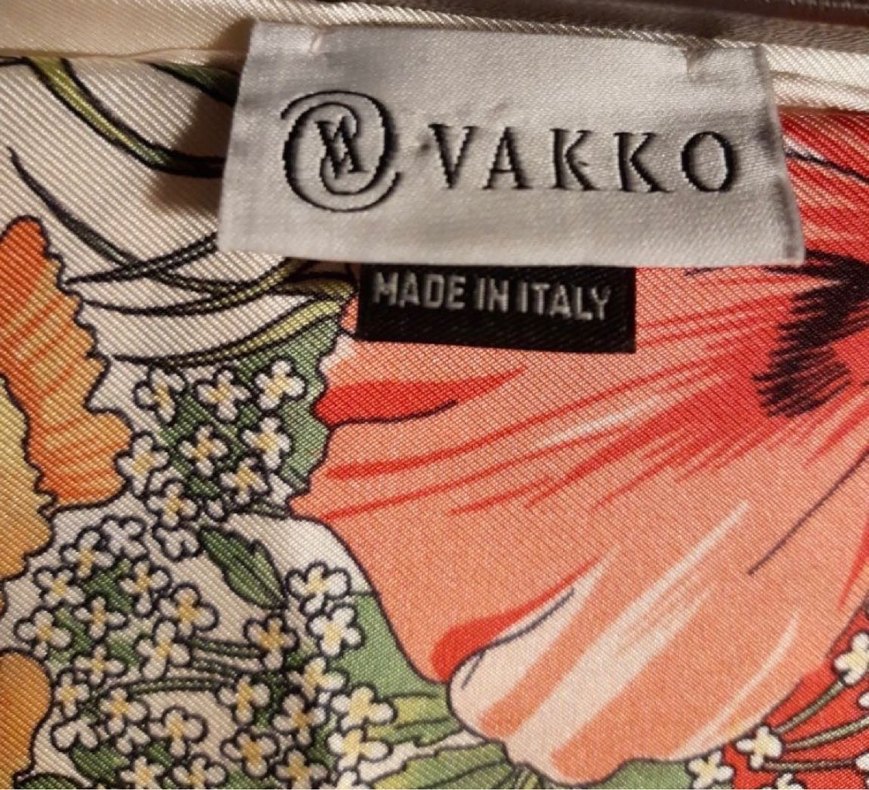 Çiçek desenli vakko özel seri yurt dışı eşarp - Görsel 3