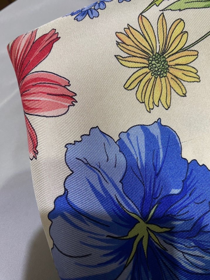 Çiçek desenli vakko özel seri yurt dışı eşarp - Görsel 4