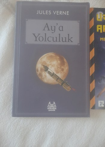 Ay'a Yolculuk ve Uzaylı Arkadaşım Kitapları