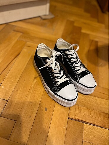 Lacivert converse