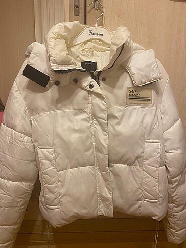 Bershka beyaz şişme mont