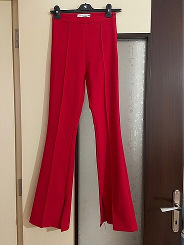 Kırmızı Kumaş Pantolon