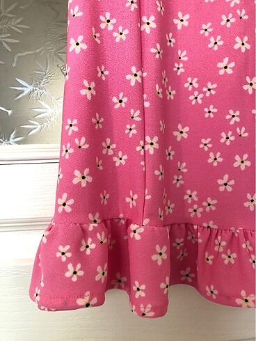 Kadın çiçek desenli pembe elbise - Görsel 5