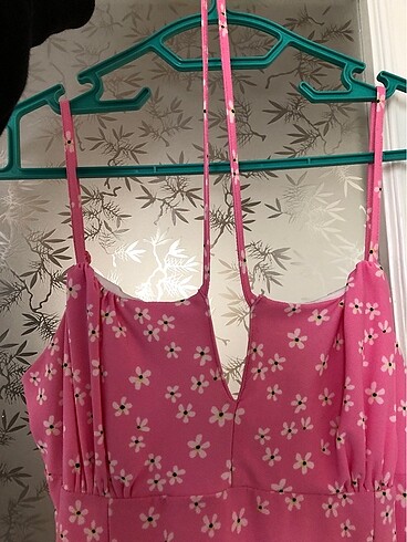 Kadın çiçek desenli pembe elbise - Görsel 9