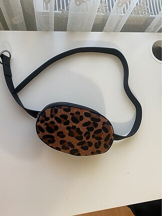 Stradivarius leopar bel çantası