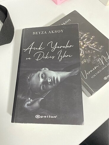 Açık Yaralar ve Dikiş İzleri/Beyza Aksoy