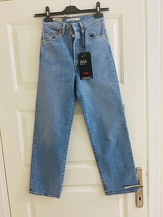 Levis ribcage premium 24/27