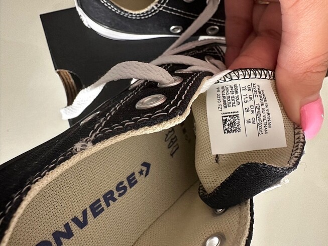 29 Beden siyah Renk Siyah kısa converse
