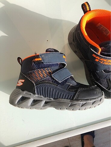 Skechers Skechers bot