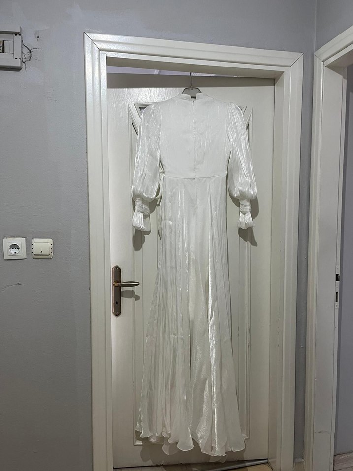 Uzun Kollu Beyaz Bohem Tesettür Abiye Elbise - Görsel 3